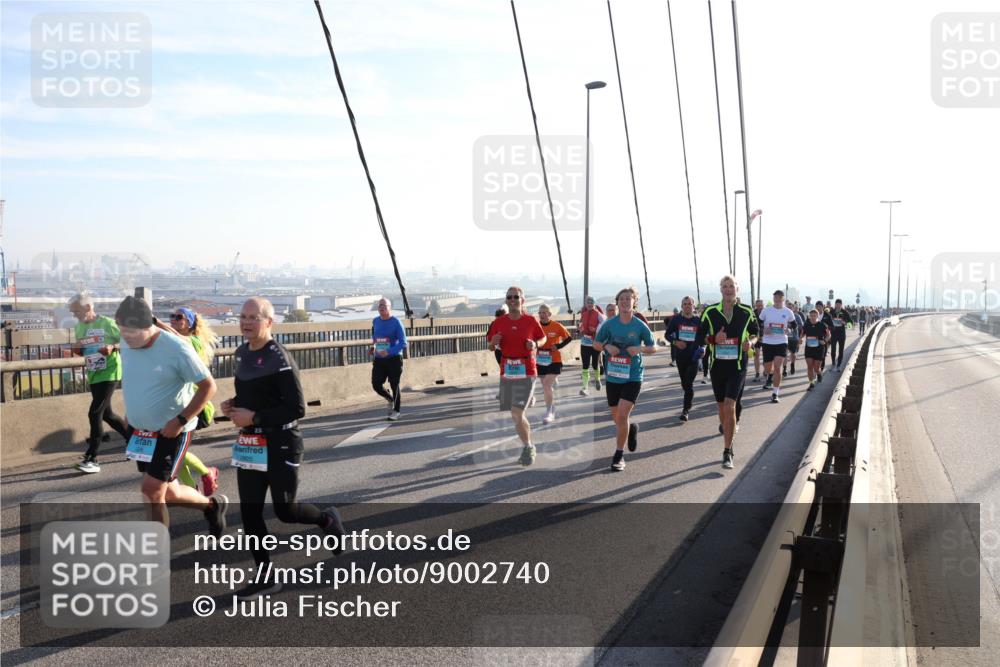03.10.2025 - Köhlbrandbrückenlauf Julia Fischer http://msf.ph/oto/9002740 03.10.2025 09:27:58 Position 1  meine-sportfotos.de