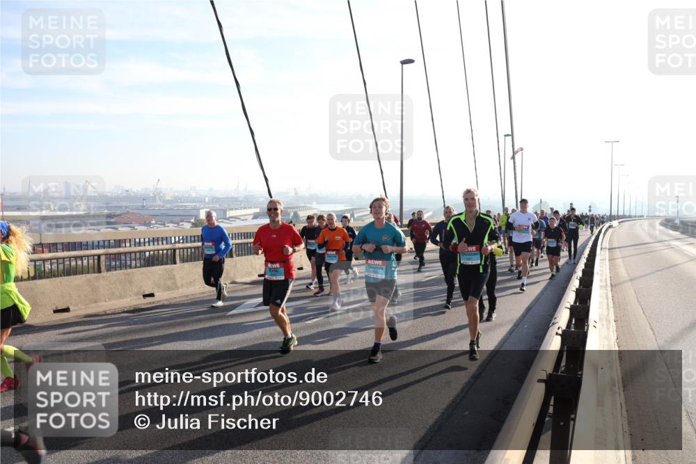03.10.2025 - Köhlbrandbrückenlauf Julia Fischer http://msf.ph/oto/9002746 03.10.2025 09:27:59 Position 1  meine-sportfotos.de