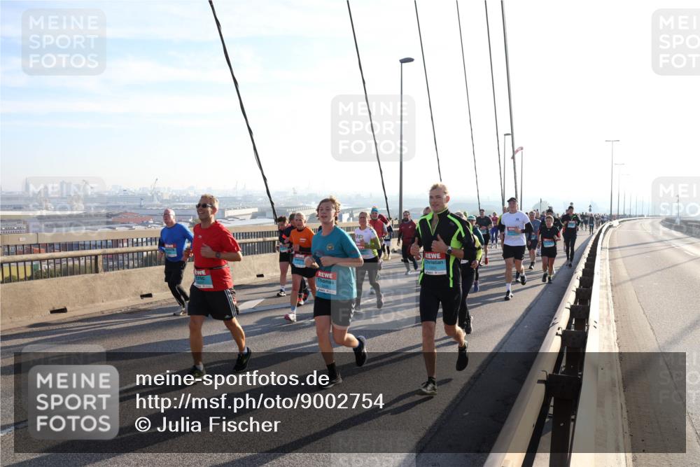 03.10.2025 - Köhlbrandbrückenlauf Julia Fischer http://msf.ph/oto/9002754 03.10.2025 09:27:59 Position 1  meine-sportfotos.de