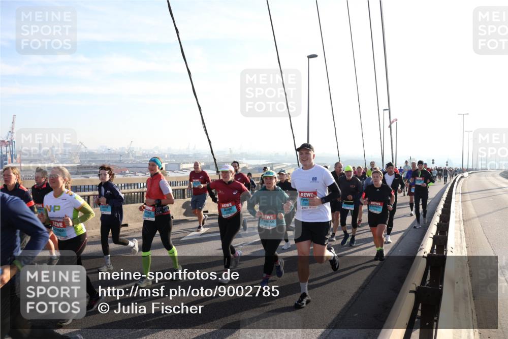 03.10.2025 - Köhlbrandbrückenlauf Julia Fischer http://msf.ph/oto/9002785 03.10.2025 09:28:02 Position 1 315 meine-sportfotos.de
