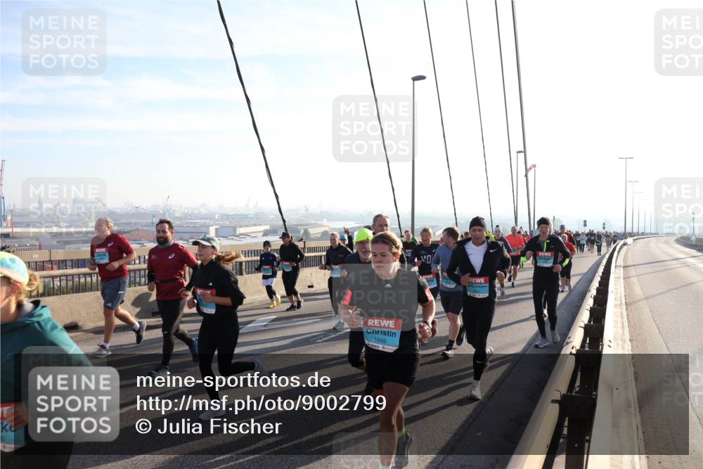 03.10.2025 - Köhlbrandbrückenlauf Julia Fischer http://msf.ph/oto/9002799 03.10.2025 09:28:03 Position 1 1649 meine-sportfotos.de