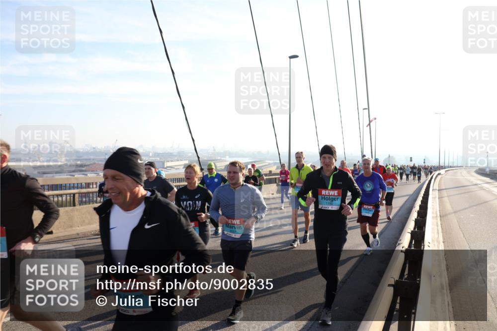 03.10.2025 - Köhlbrandbrückenlauf Julia Fischer http://msf.ph/oto/9002835 03.10.2025 09:28:05 Position 1 3321, 3037, 1192 meine-sportfotos.de