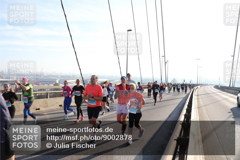 03.10.2025 - Köhlbrandbrückenlauf Julia Fischer http://msf.ph/oto/9002878 03.10.2025 09:28:08 Position 1  meine-sportfotos.de