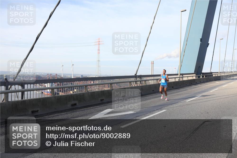 03.10.2025 - Köhlbrandbrückenlauf Julia Fischer http://msf.ph/oto/9002889 03.10.2025 09:28:11 Position 1 1 meine-sportfotos.de