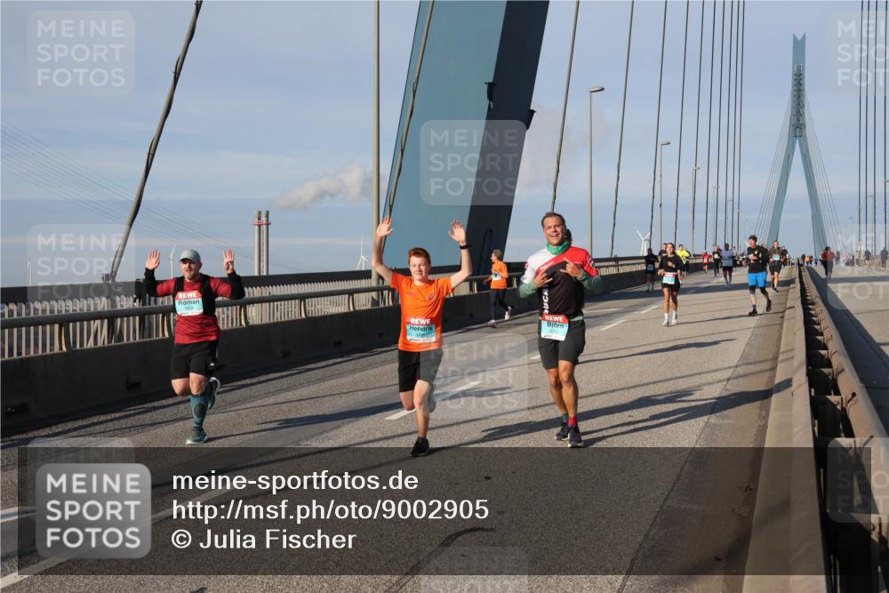 03.10.2025 - Köhlbrandbrückenlauf Julia Fischer http://msf.ph/oto/9002905 03.10.2025 09:43:27 Position 2  meine-sportfotos.de
