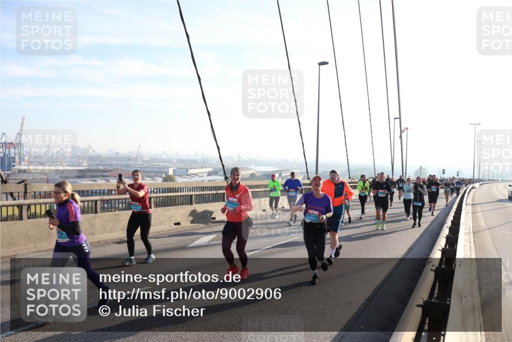 03.10.2025 - Köhlbrandbrückenlauf Julia Fischer http://msf.ph/oto/9002906 03.10.2025 09:28:14 Position 1  meine-sportfotos.de