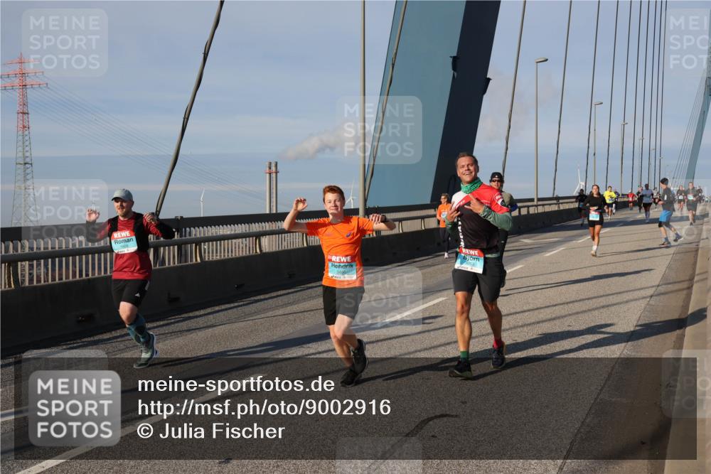 03.10.2025 - Köhlbrandbrückenlauf Julia Fischer http://msf.ph/oto/9002916 03.10.2025 09:43:27 Position 2 3053 meine-sportfotos.de