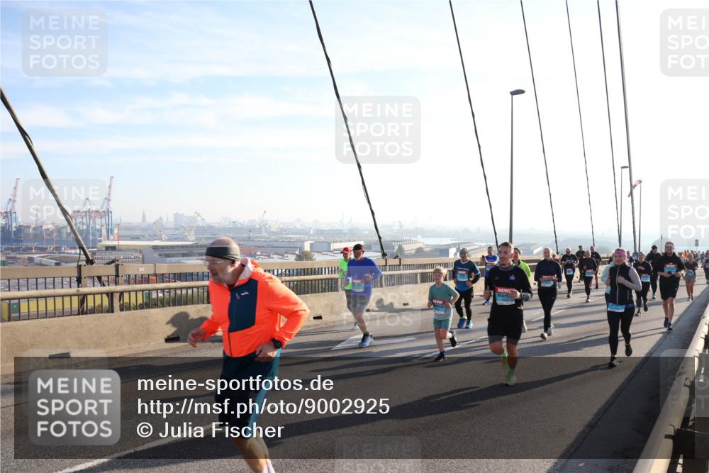 03.10.2025 - Köhlbrandbrückenlauf Julia Fischer http://msf.ph/oto/9002925 03.10.2025 09:28:16 Position 1  meine-sportfotos.de