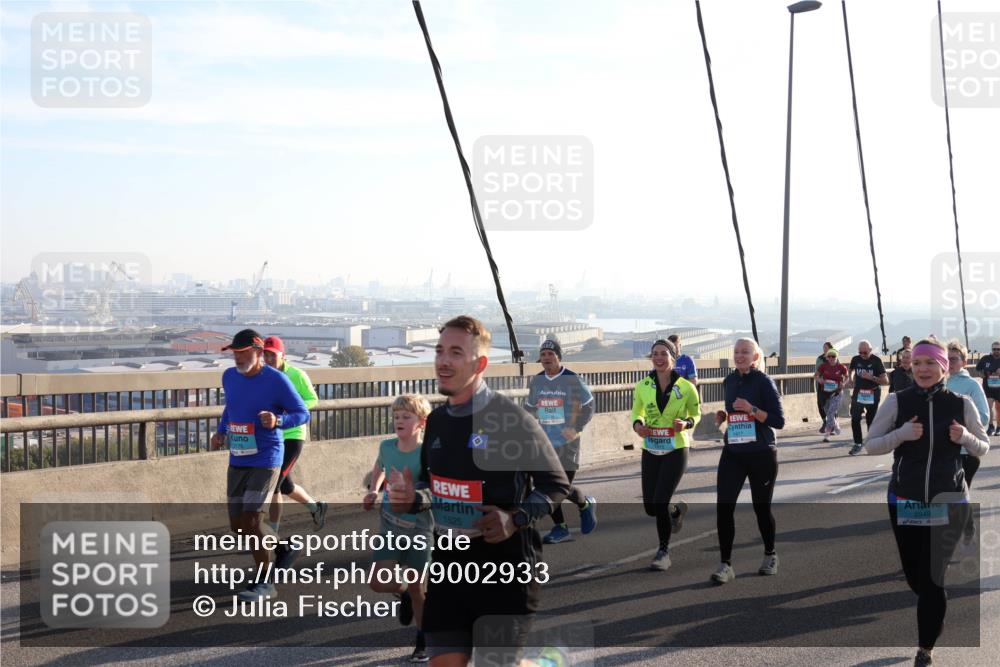 03.10.2025 - Köhlbrandbrückenlauf Julia Fischer http://msf.ph/oto/9002933 03.10.2025 09:28:17 Position 1 1525, 2949 meine-sportfotos.de