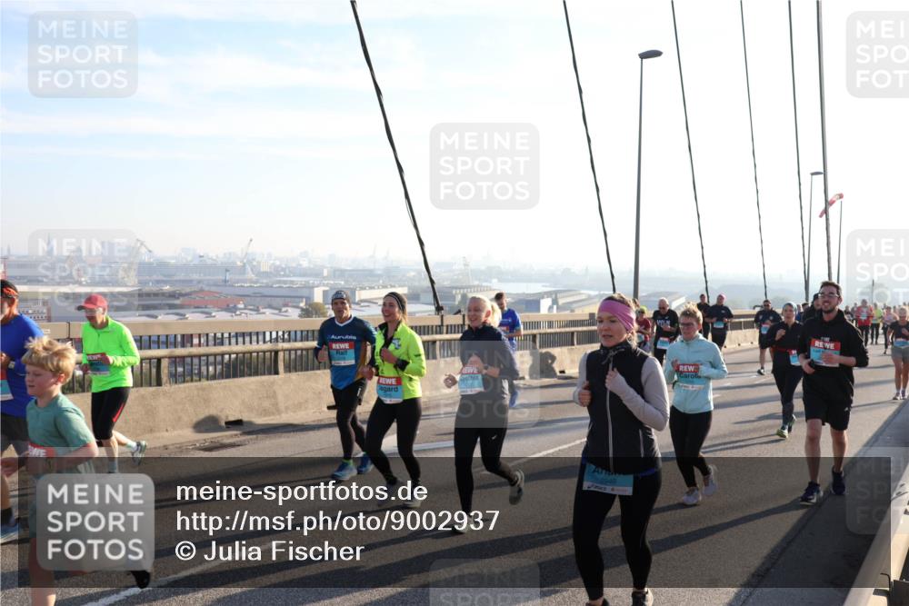 03.10.2025 - Köhlbrandbrückenlauf Julia Fischer http://msf.ph/oto/9002937 03.10.2025 09:28:18 Position 1 2949 meine-sportfotos.de