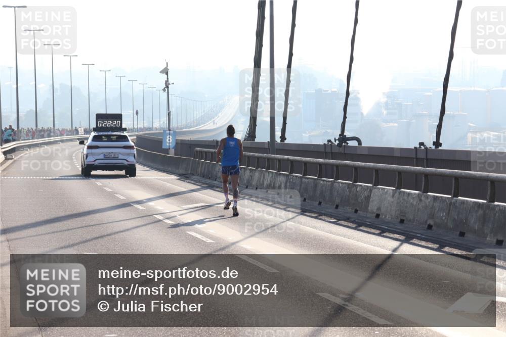 03.10.2025 - Köhlbrandbrückenlauf Julia Fischer http://msf.ph/oto/9002954 03.10.2025 09:28:21 Position 1 0, 28, 20, 193 meine-sportfotos.de