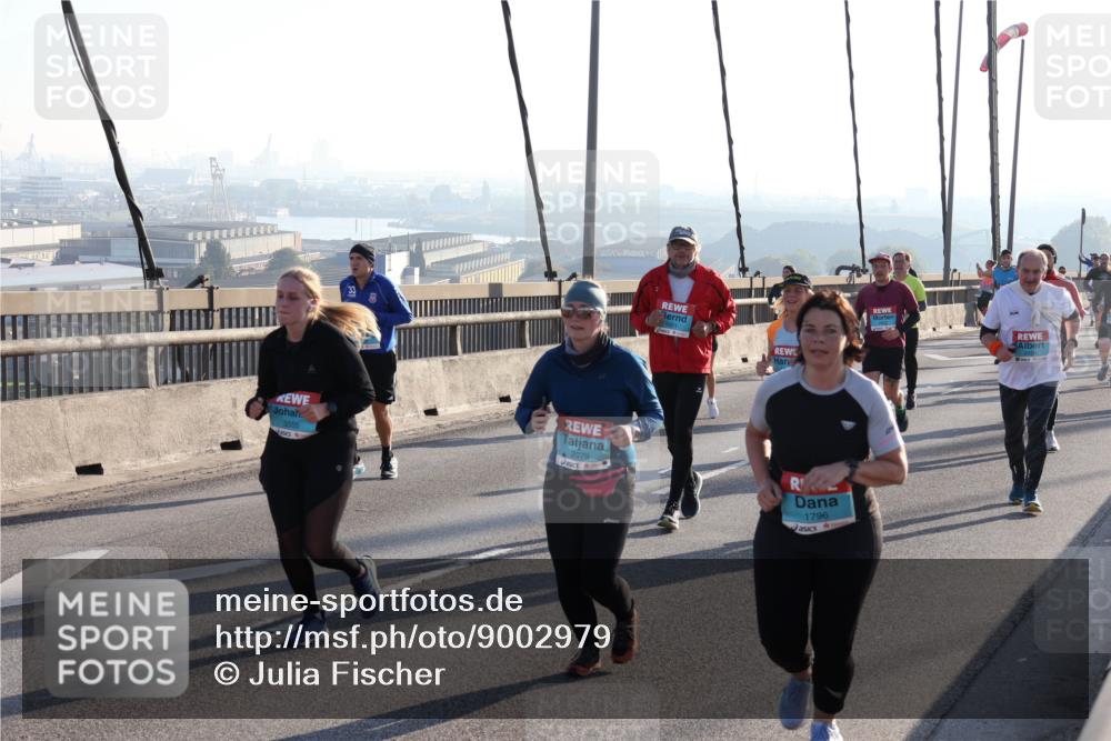 03.10.2025 - Köhlbrandbrückenlauf Julia Fischer http://msf.ph/oto/9002979 03.10.2025 09:28:28 Position 1 33, 3555, 2079, 1796 meine-sportfotos.de