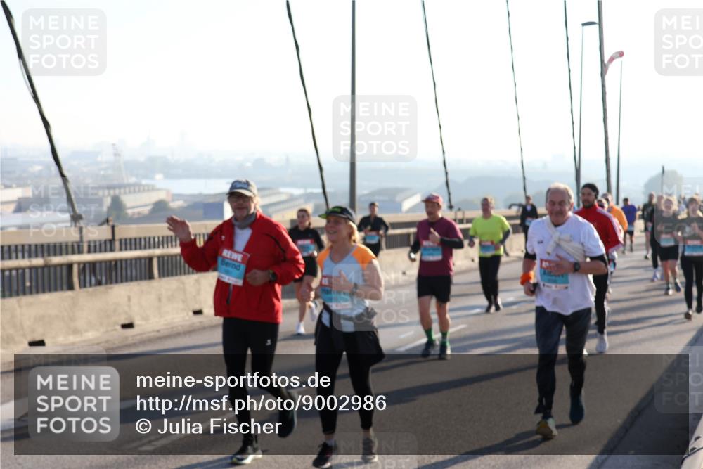 03.10.2025 - Köhlbrandbrückenlauf Julia Fischer http://msf.ph/oto/9002986 03.10.2025 09:28:29 Position 1  meine-sportfotos.de