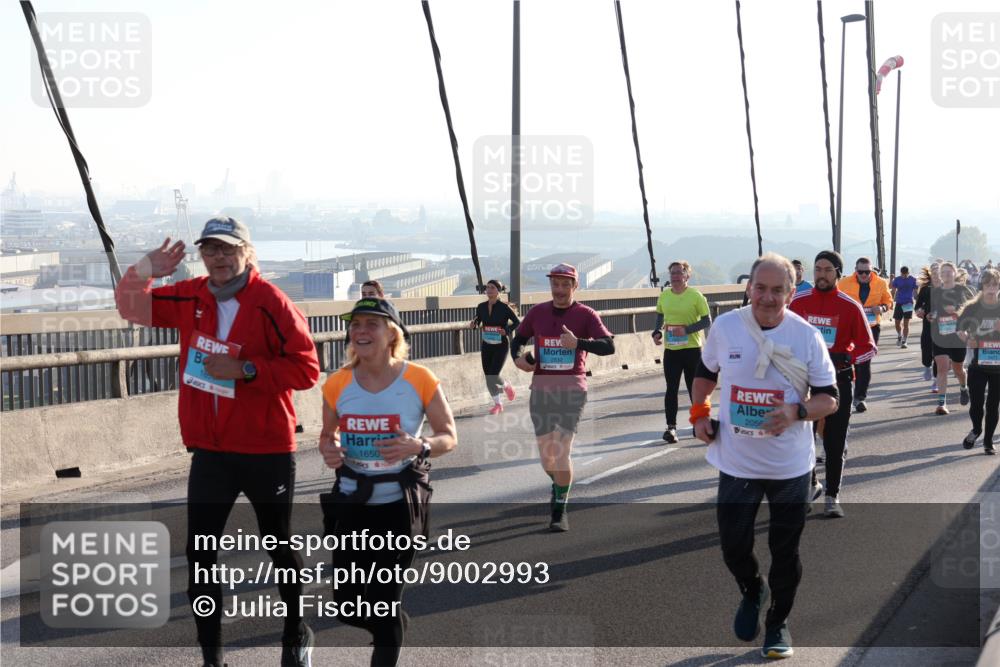03.10.2025 - Köhlbrandbrückenlauf Julia Fischer http://msf.ph/oto/9002993 03.10.2025 09:28:30 Position 1 16, 1650, 2056, 2471 meine-sportfotos.de