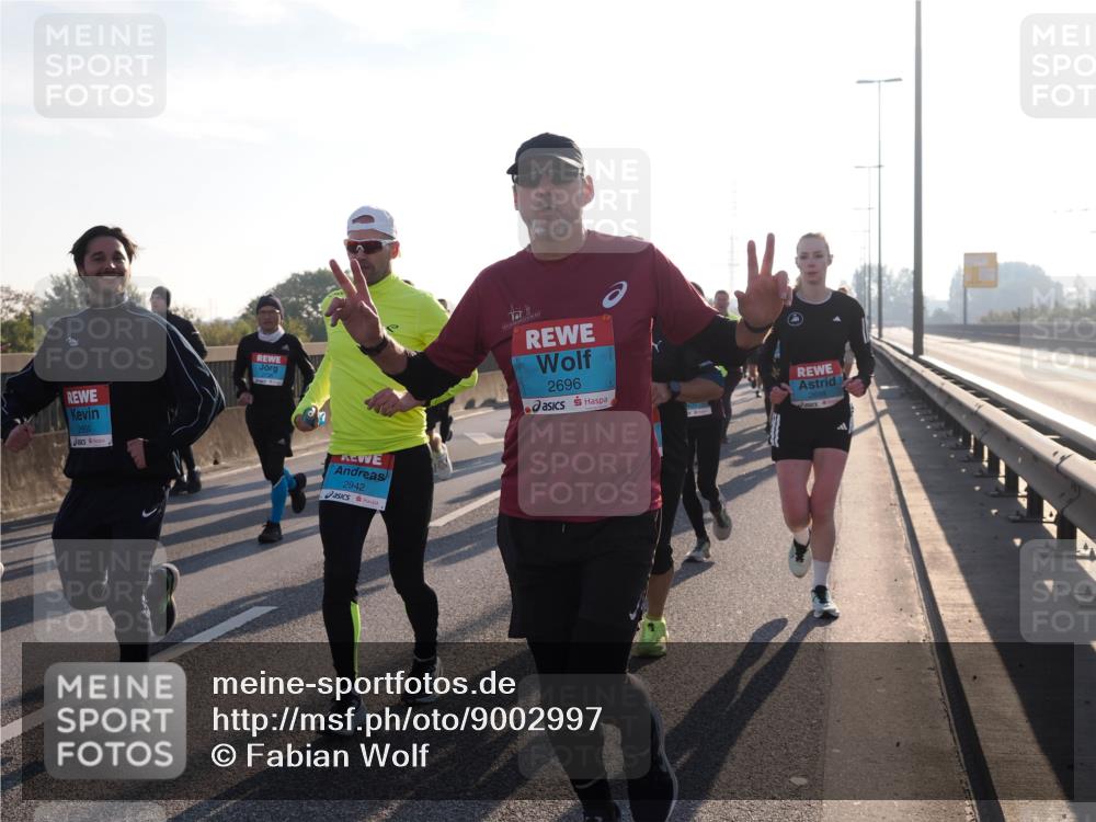 03.10.2025 - Köhlbrandbrückenlauf Fabian Wolf http://msf.ph/oto/9002997 03.10.2025 09:18:10 Position 3 2950, 2942, 2696, 2698 meine-sportfotos.de