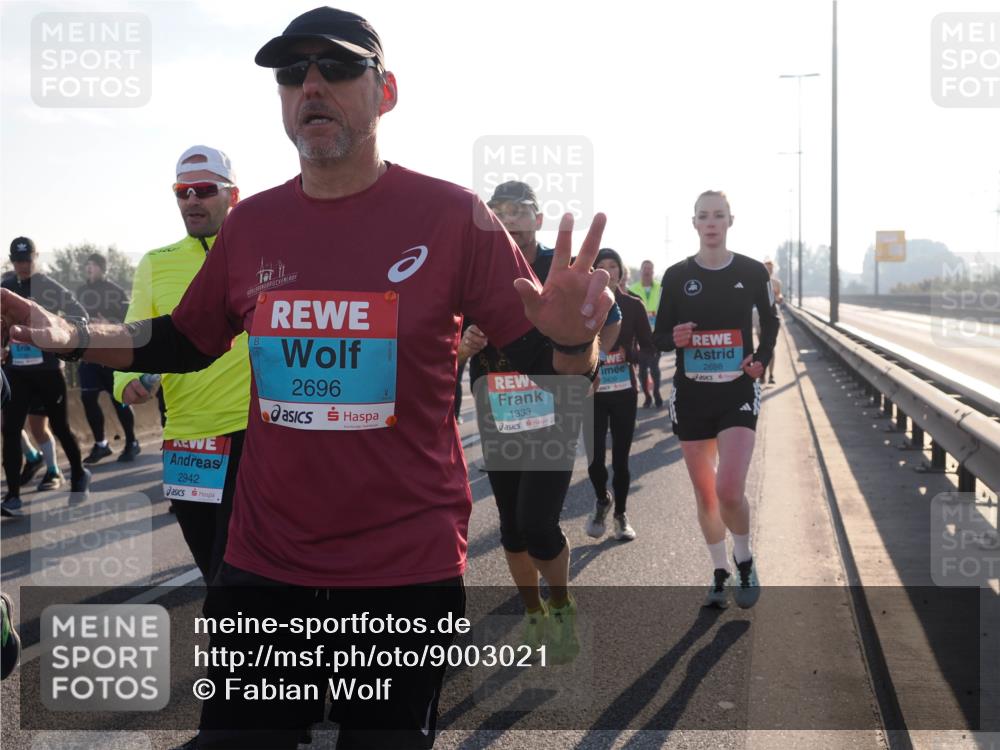 03.10.2025 - Köhlbrandbrückenlauf Fabian Wolf http://msf.ph/oto/9003021 03.10.2025 09:18:10 Position 3 2942, 2696, 1333, 3409, 2698 meine-sportfotos.de