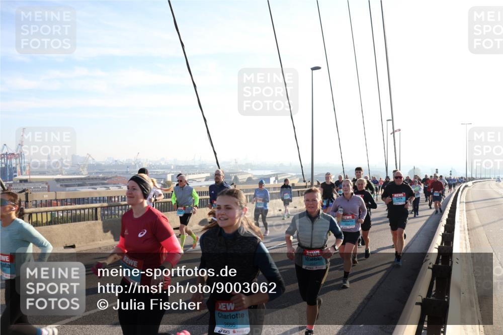 03.10.2025 - Köhlbrandbrückenlauf Julia Fischer http://msf.ph/oto/9003062 03.10.2025 09:28:46 Position 1 2686, 2687 meine-sportfotos.de