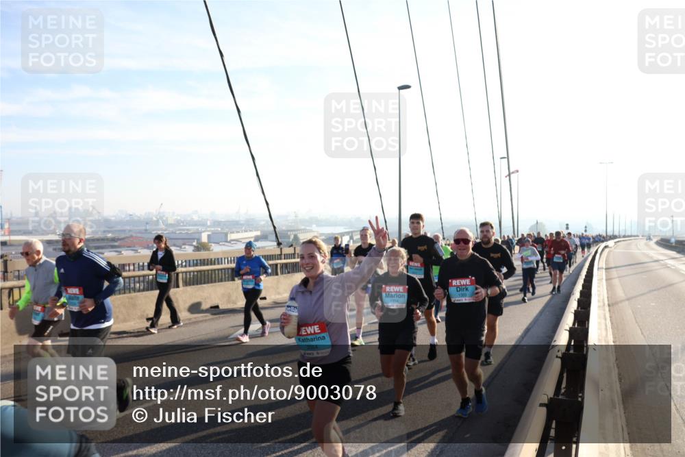 03.10.2025 - Köhlbrandbrückenlauf Julia Fischer http://msf.ph/oto/9003078 03.10.2025 09:28:47 Position 1 2054, 1304, 1303 meine-sportfotos.de