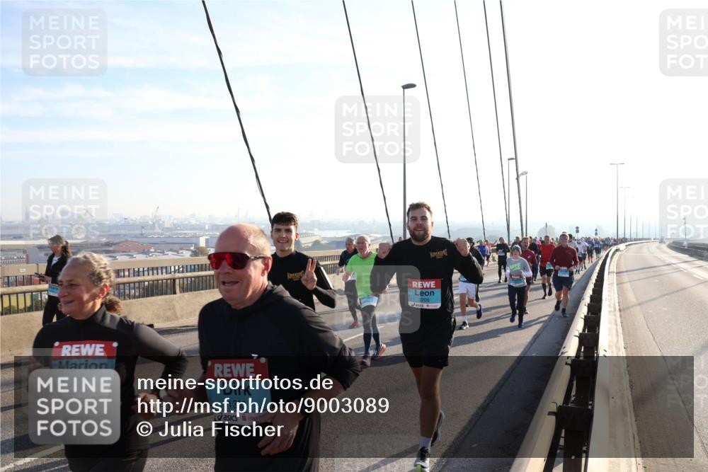 03.10.2025 - Köhlbrandbrückenlauf Julia Fischer http://msf.ph/oto/9003089 03.10.2025 09:28:49 Position 1 1304, 1303, 3206 meine-sportfotos.de