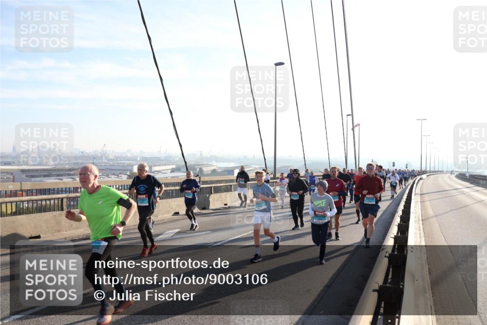 03.10.2025 - Köhlbrandbrückenlauf Julia Fischer http://msf.ph/oto/9003106 03.10.2025 09:28:50 Position 1  meine-sportfotos.de