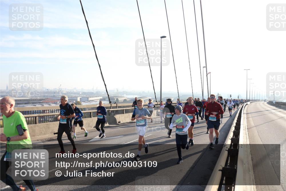 03.10.2025 - Köhlbrandbrückenlauf Julia Fischer http://msf.ph/oto/9003109 03.10.2025 09:28:50 Position 1 1802 meine-sportfotos.de