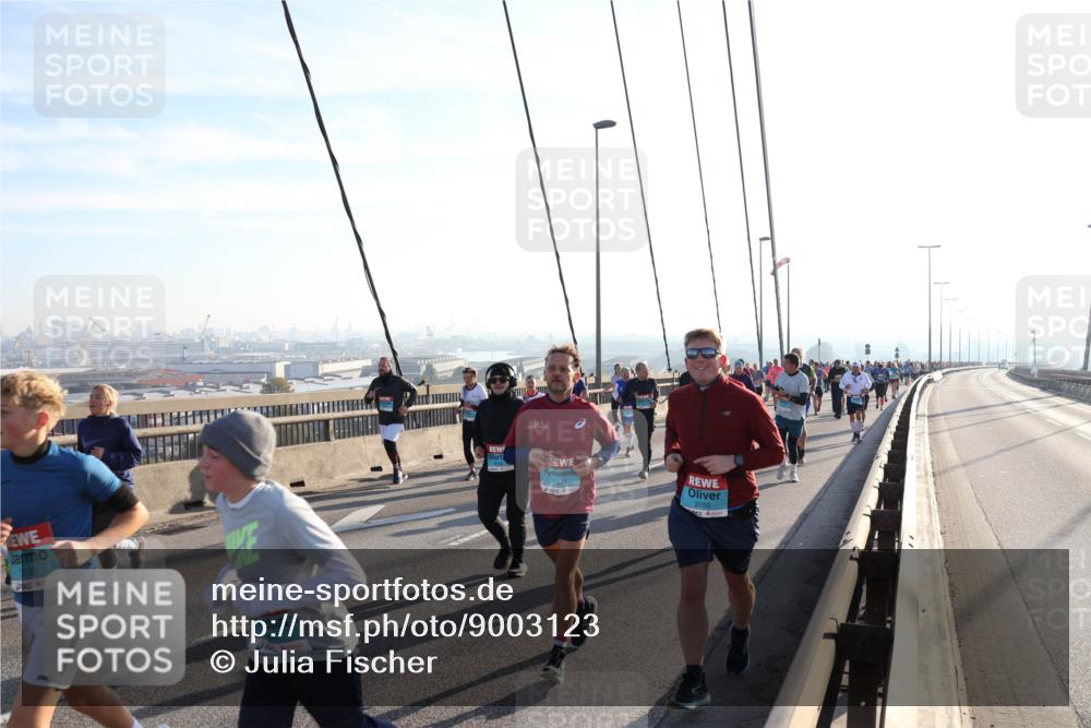 03.10.2025 - Köhlbrandbrückenlauf Julia Fischer http://msf.ph/oto/9003123 03.10.2025 09:28:52 Position 1 3125, 841, 2150 meine-sportfotos.de