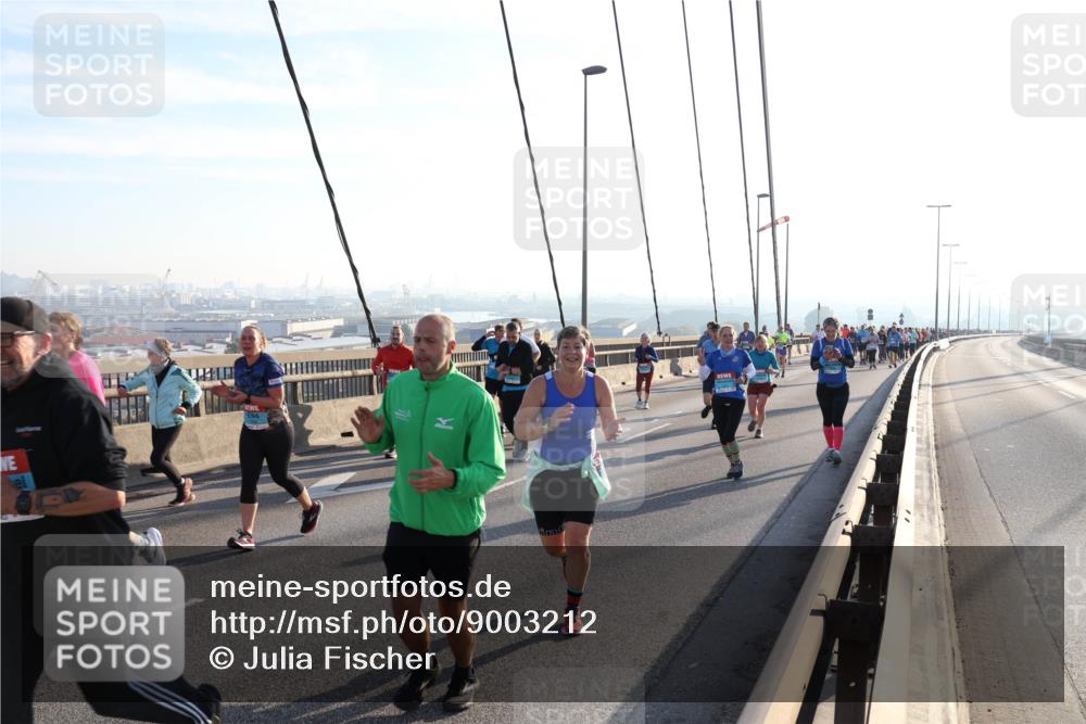 03.10.2025 - Köhlbrandbrückenlauf Julia Fischer http://msf.ph/oto/9003212 03.10.2025 09:29:03 Position 1  meine-sportfotos.de