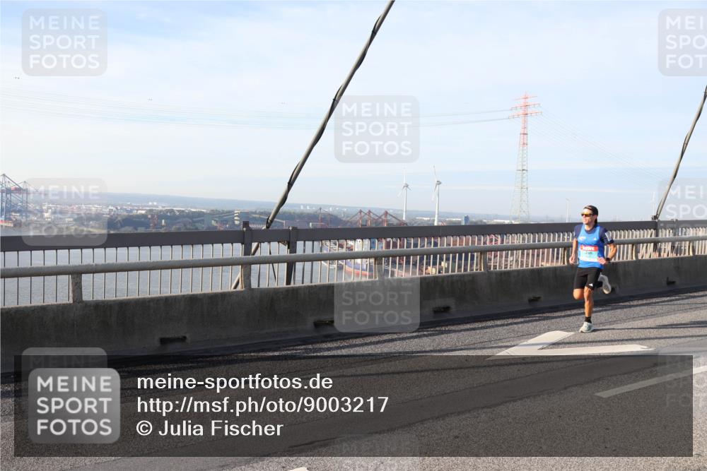 03.10.2025 - Köhlbrandbrückenlauf Julia Fischer http://msf.ph/oto/9003217 03.10.2025 09:29:05 Position 1  meine-sportfotos.de