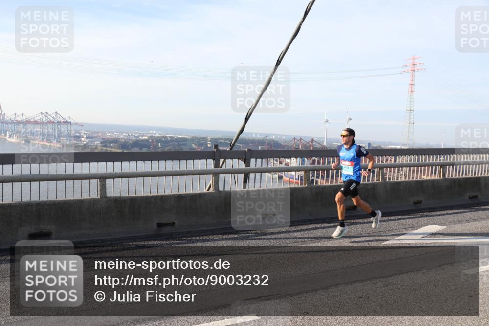 03.10.2025 - Köhlbrandbrückenlauf Julia Fischer http://msf.ph/oto/9003232 03.10.2025 09:29:05 Position 1  meine-sportfotos.de