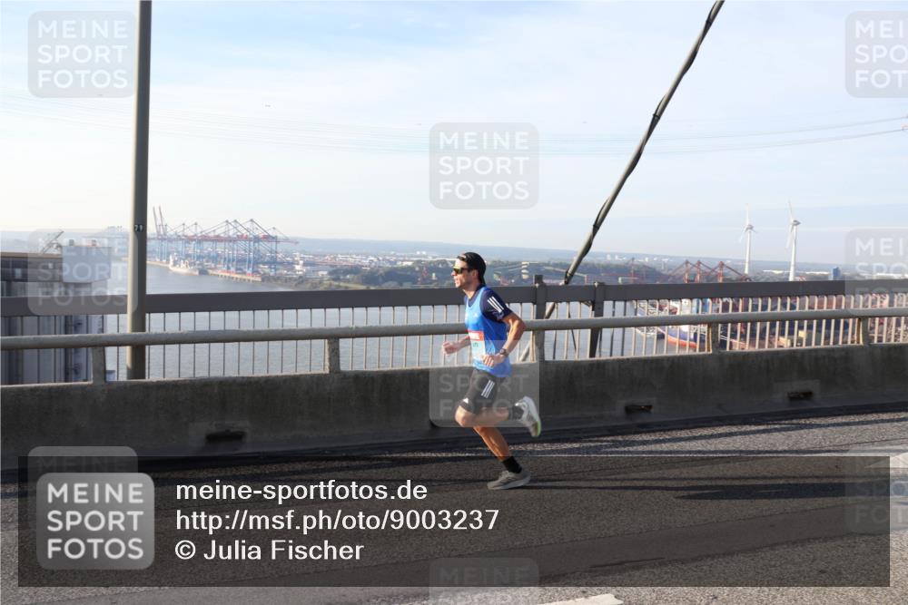 03.10.2025 - Köhlbrandbrückenlauf Julia Fischer http://msf.ph/oto/9003237 03.10.2025 09:29:06 Position 1  meine-sportfotos.de
