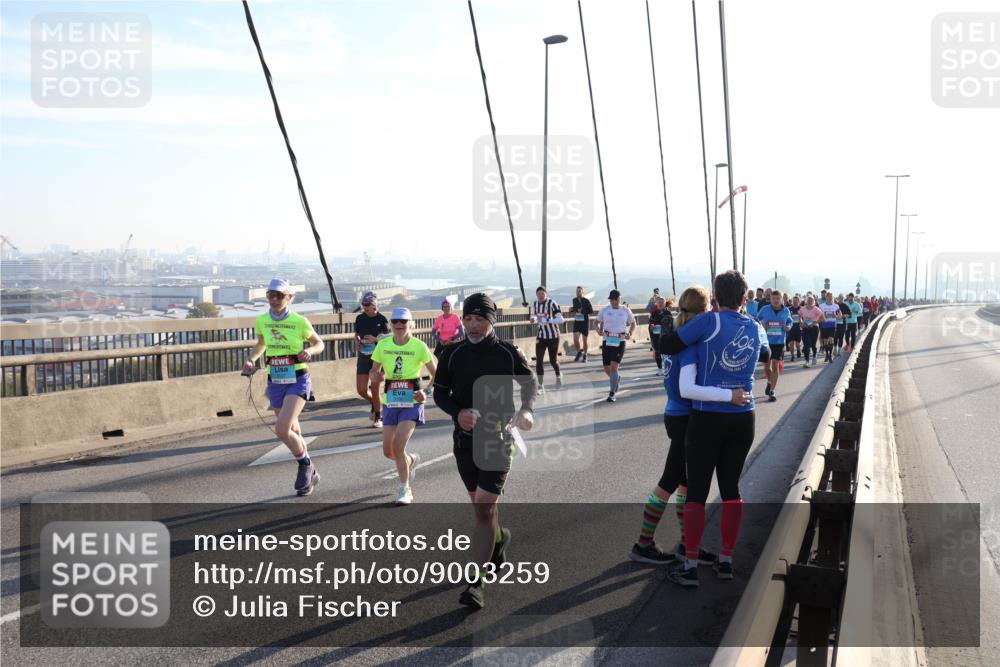 03.10.2025 - Köhlbrandbrückenlauf Julia Fischer http://msf.ph/oto/9003259 03.10.2025 09:29:13 Position 1  meine-sportfotos.de