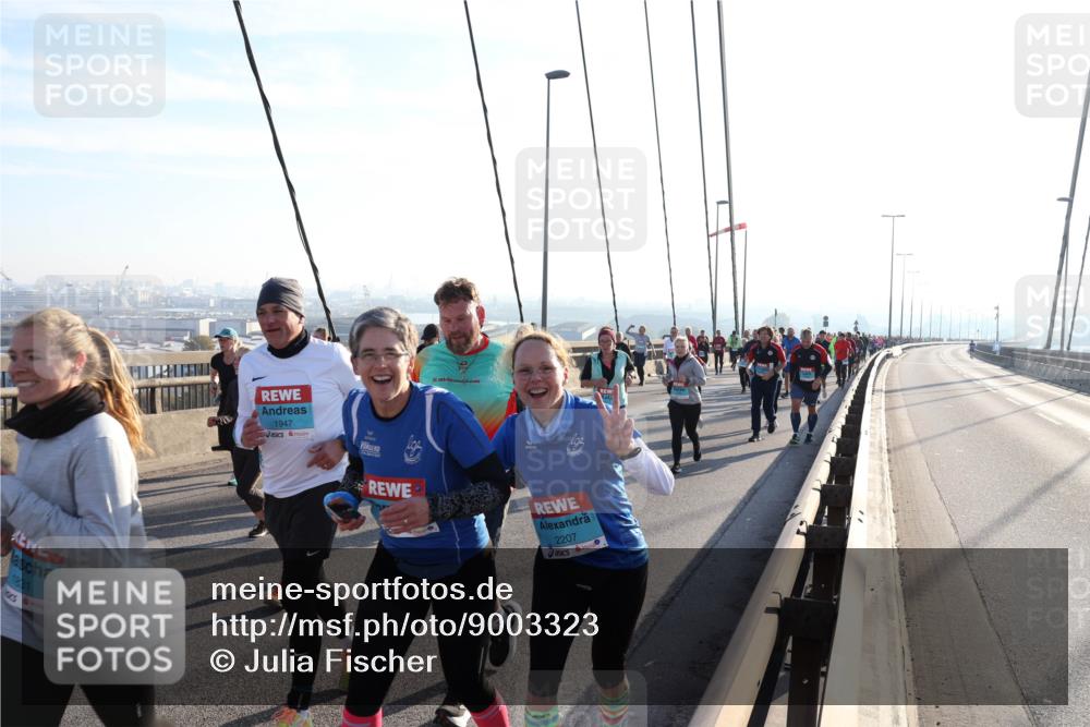 03.10.2025 - Köhlbrandbrückenlauf Julia Fischer http://msf.ph/oto/9003323 03.10.2025 09:29:24 Position 1 1831, 1947, 2207 meine-sportfotos.de