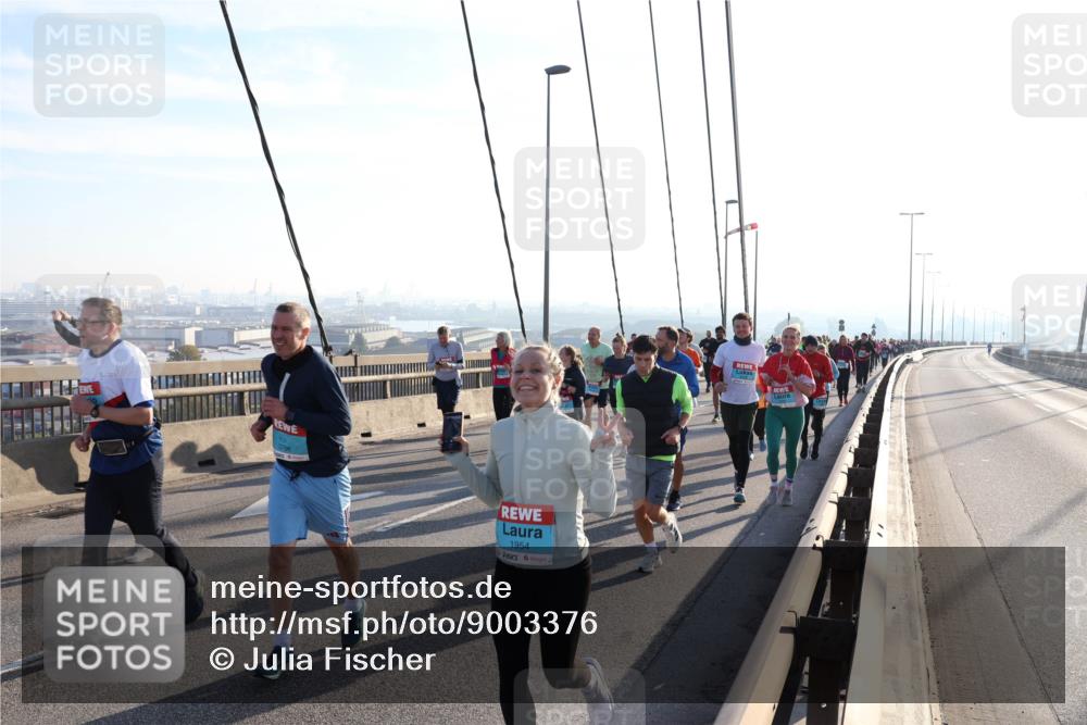 03.10.2025 - Köhlbrandbrückenlauf Julia Fischer http://msf.ph/oto/9003376 03.10.2025 09:29:31 Position 1 1954 meine-sportfotos.de