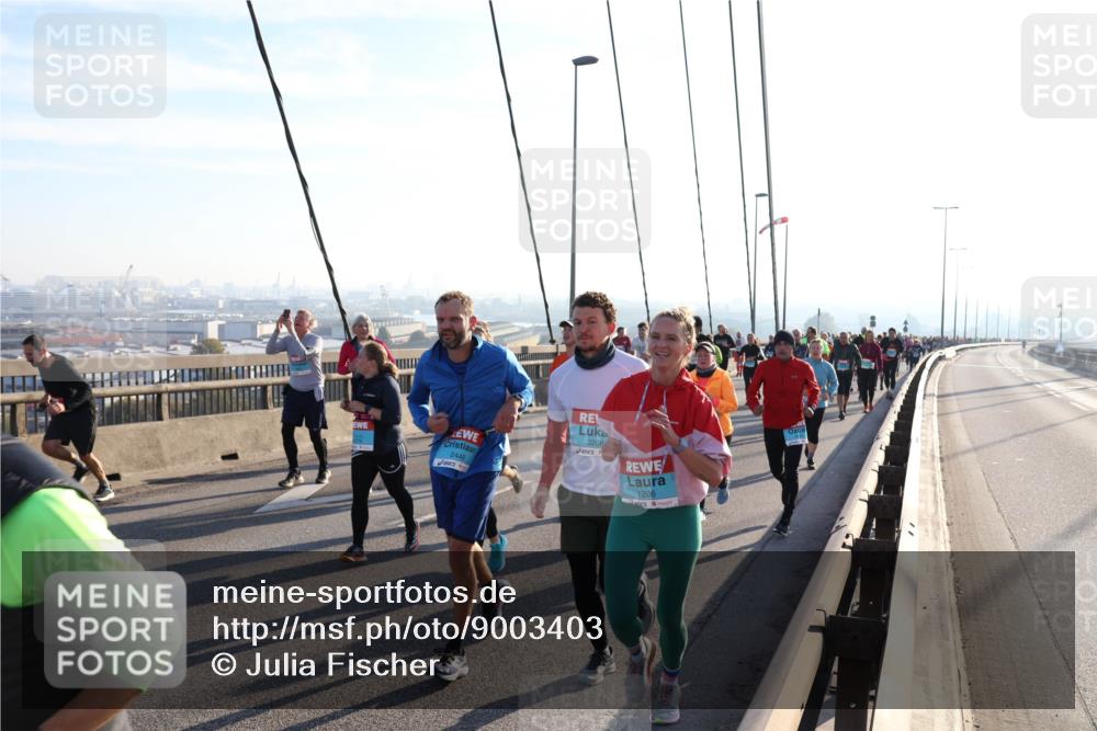03.10.2025 - Köhlbrandbrückenlauf Julia Fischer http://msf.ph/oto/9003403 03.10.2025 09:29:33 Position 1 2448, 3208, 1206 meine-sportfotos.de