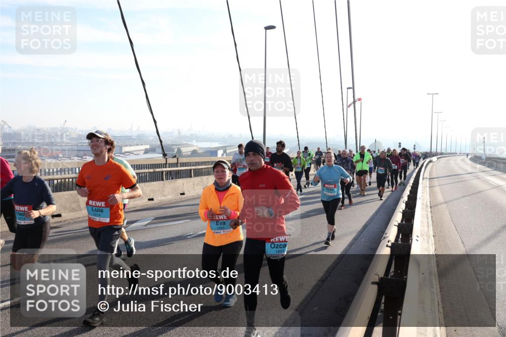 03.10.2025 - Köhlbrandbrückenlauf Julia Fischer http://msf.ph/oto/9003413 03.10.2025 09:29:34 Position 1 3214, 3213, 1994, 1891 meine-sportfotos.de