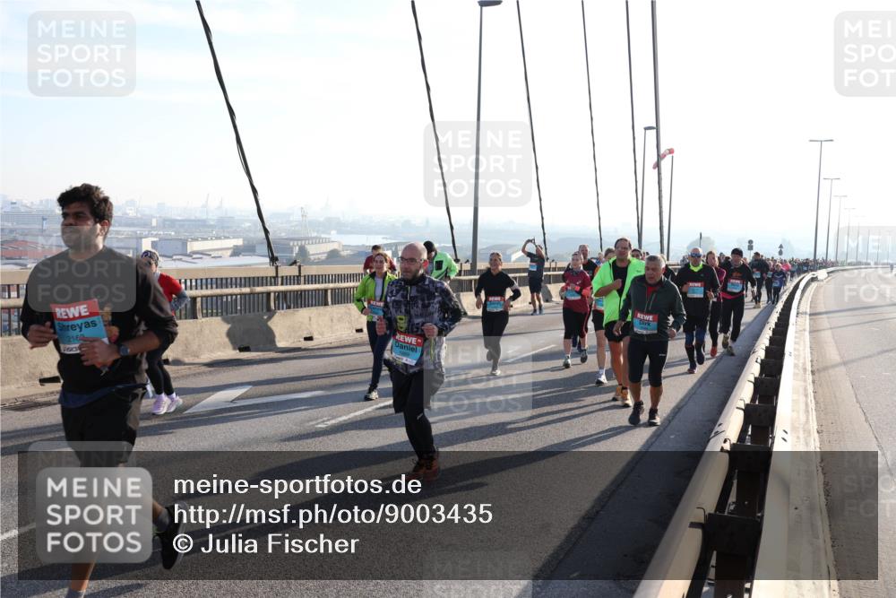 03.10.2025 - Köhlbrandbrückenlauf Julia Fischer http://msf.ph/oto/9003435 03.10.2025 09:29:37 Position 1 2163 meine-sportfotos.de
