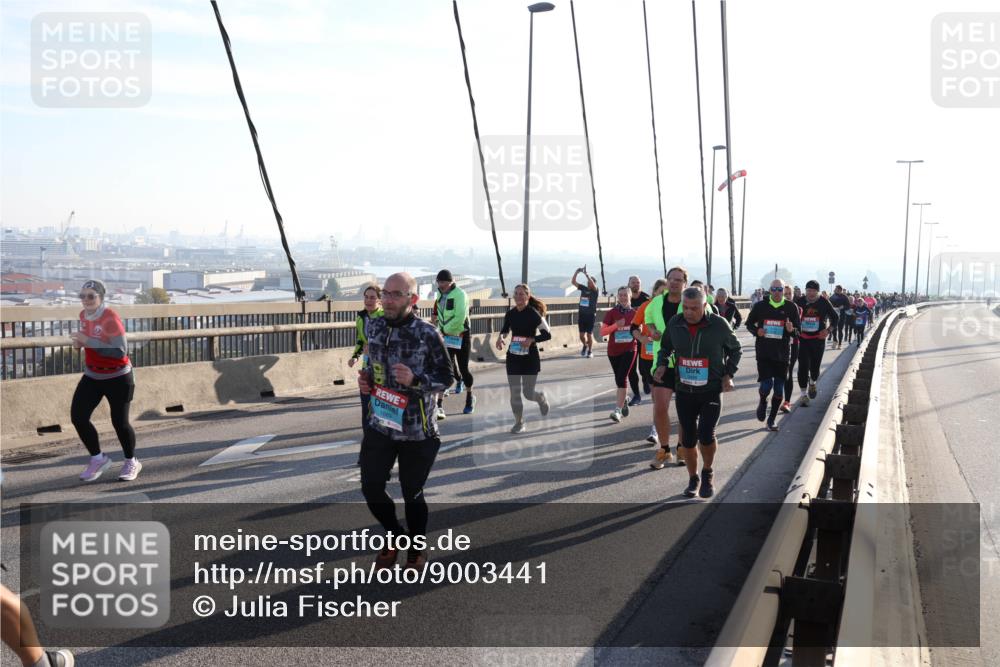 03.10.2025 - Köhlbrandbrückenlauf Julia Fischer http://msf.ph/oto/9003441 03.10.2025 09:29:38 Position 1  meine-sportfotos.de
