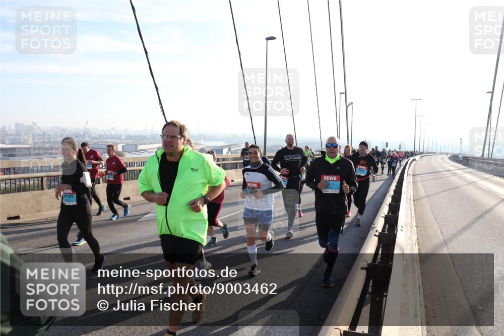 03.10.2025 - Köhlbrandbrückenlauf Julia Fischer http://msf.ph/oto/9003462 03.10.2025 09:29:41 Position 1  meine-sportfotos.de