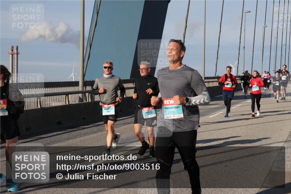 03.10.2025 - Köhlbrandbrückenlauf Julia Fischer http://msf.ph/oto/9003516 03.10.2025 09:46:02 Position 2 1, 3684, 1172 meine-sportfotos.de