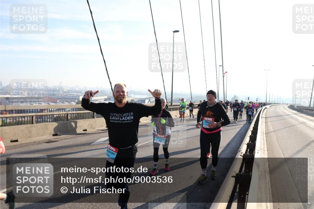 03.10.2025 - Köhlbrandbrückenlauf Julia Fischer http://msf.ph/oto/9003536 03.10.2025 09:29:42 Position 1 785 meine-sportfotos.de