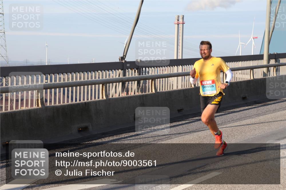 03.10.2025 - Köhlbrandbrückenlauf Julia Fischer http://msf.ph/oto/9003561 03.10.2025 09:29:47 Position 1 3590 meine-sportfotos.de
