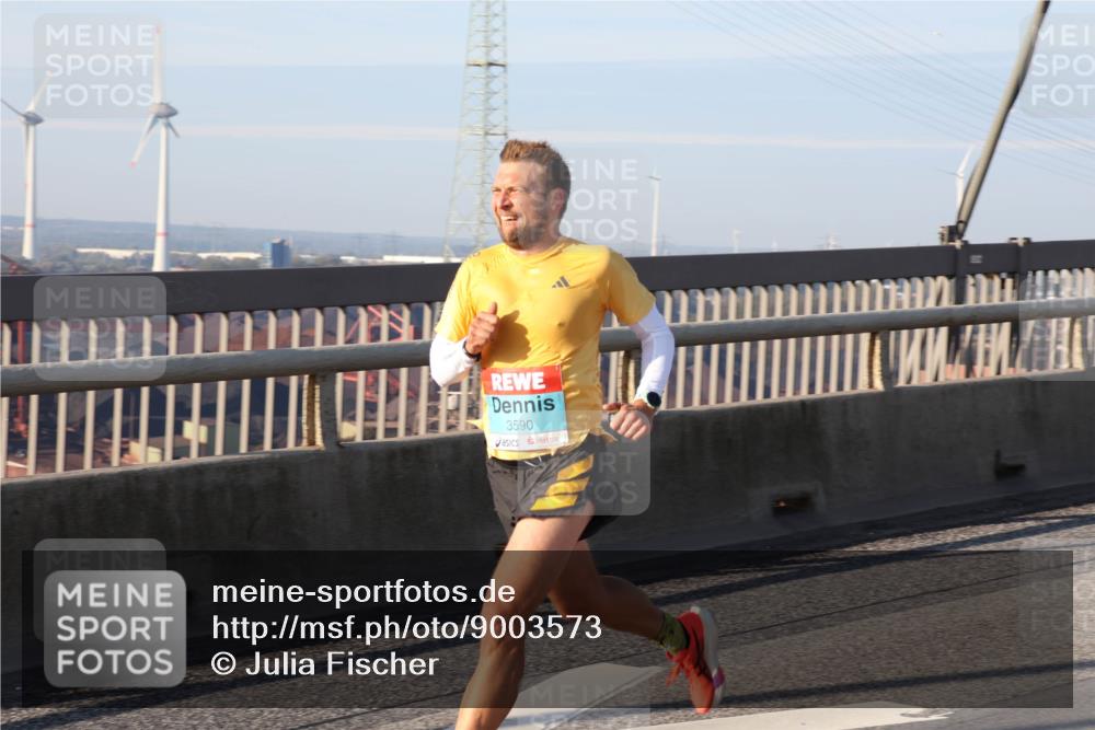 03.10.2025 - Köhlbrandbrückenlauf Julia Fischer http://msf.ph/oto/9003573 03.10.2025 09:29:48 Position 1 3590 meine-sportfotos.de
