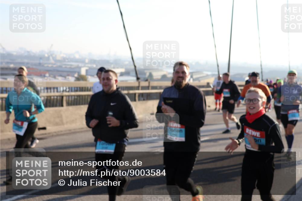 03.10.2025 - Köhlbrandbrückenlauf Julia Fischer http://msf.ph/oto/9003584 03.10.2025 09:29:50 Position 1  meine-sportfotos.de