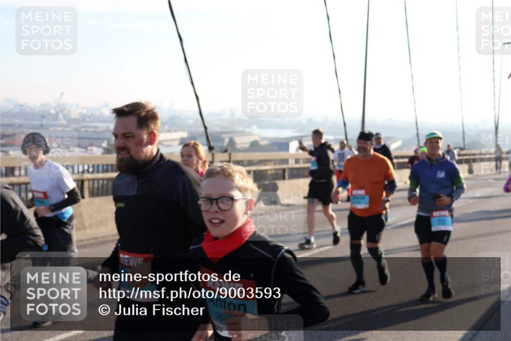 03.10.2025 - Köhlbrandbrückenlauf Julia Fischer http://msf.ph/oto/9003593 03.10.2025 09:29:50 Position 1 3842 meine-sportfotos.de