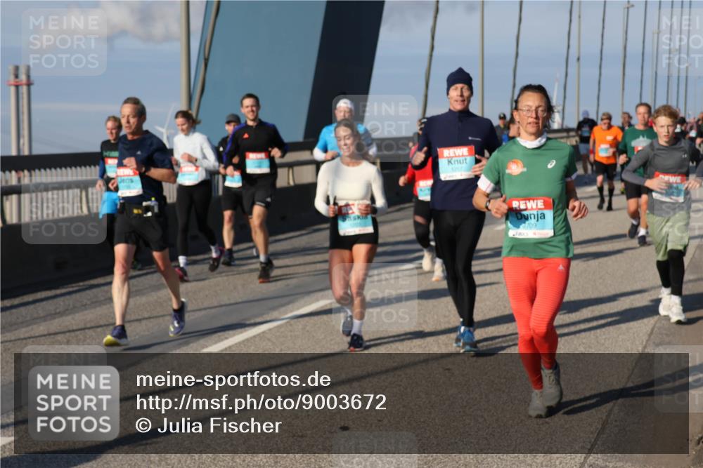 03.10.2025 - Köhlbrandbrückenlauf Julia Fischer http://msf.ph/oto/9003672 03.10.2025 09:46:29 Position 2 3709 meine-sportfotos.de