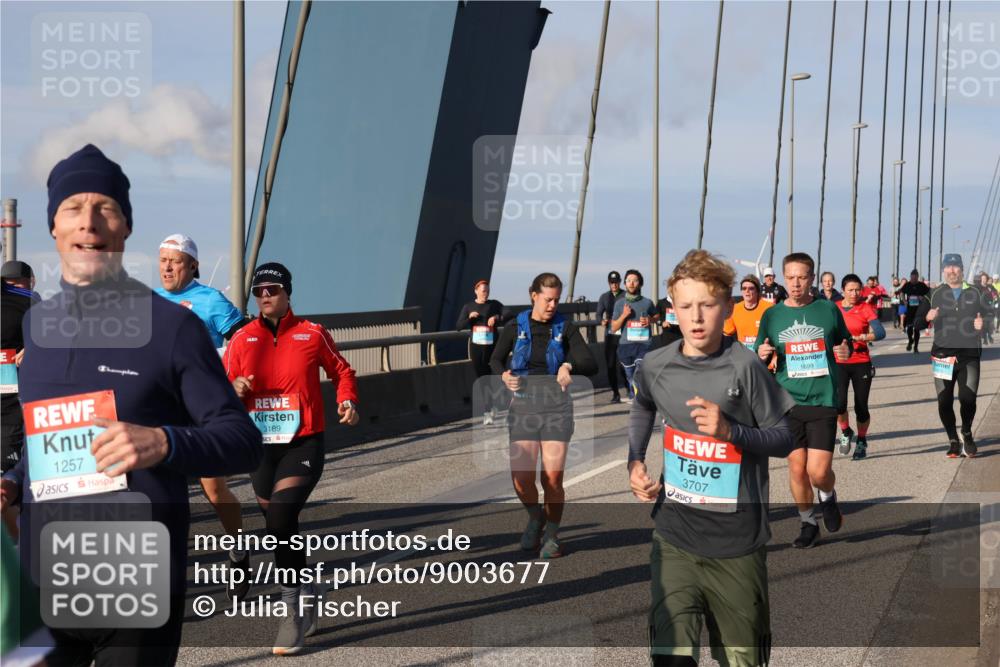 03.10.2025 - Köhlbrandbrückenlauf Julia Fischer http://msf.ph/oto/9003677 03.10.2025 09:46:31 Position 2 1257, 3189, 3707, 1699 meine-sportfotos.de
