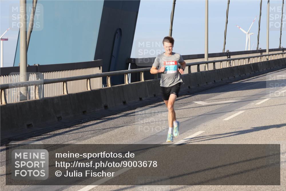 03.10.2025 - Köhlbrandbrückenlauf Julia Fischer http://msf.ph/oto/9003678 03.10.2025 09:30:09 Position 1 3782 meine-sportfotos.de