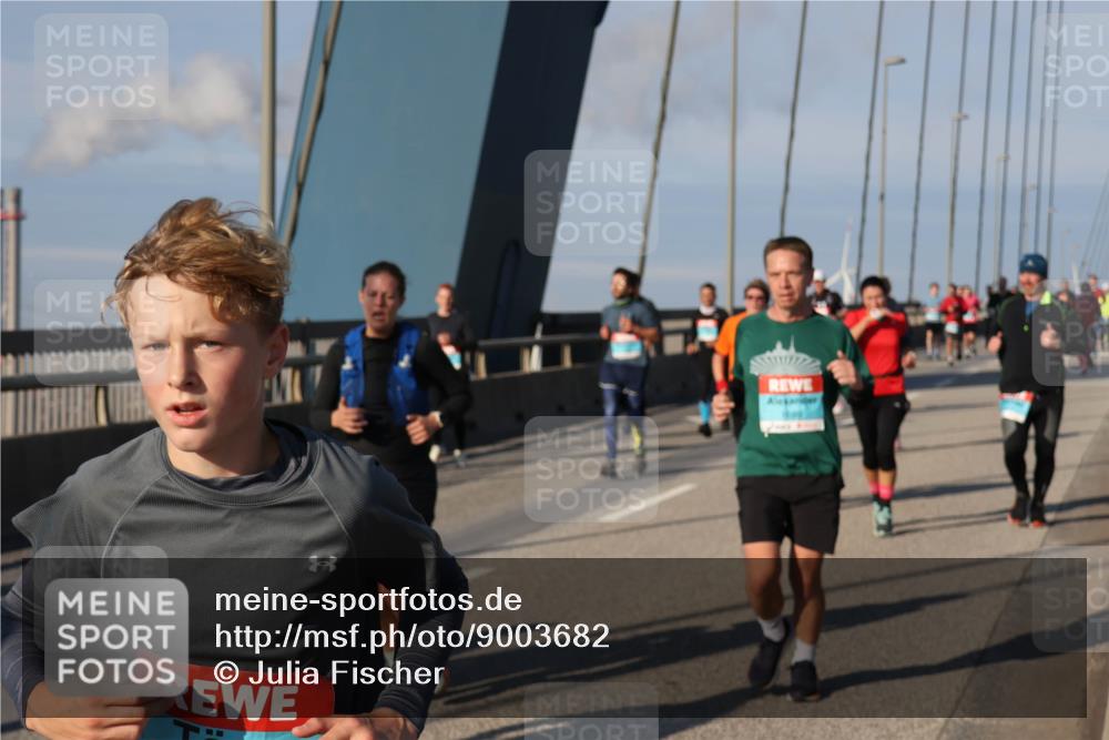 03.10.2025 - Köhlbrandbrückenlauf Julia Fischer http://msf.ph/oto/9003682 03.10.2025 09:46:32 Position 2  meine-sportfotos.de