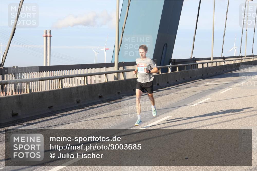 03.10.2025 - Köhlbrandbrückenlauf Julia Fischer http://msf.ph/oto/9003685 03.10.2025 09:30:10 Position 1  meine-sportfotos.de