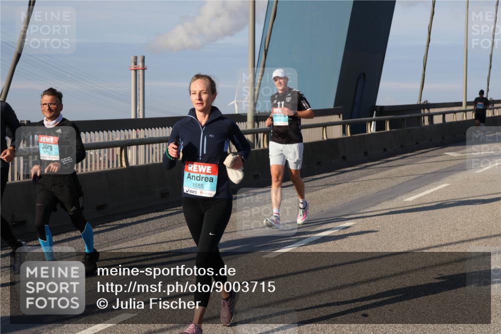 03.10.2025 - Köhlbrandbrückenlauf Julia Fischer http://msf.ph/oto/9003715 03.10.2025 09:46:37 Position 2 2736, 1555, 2431 meine-sportfotos.de
